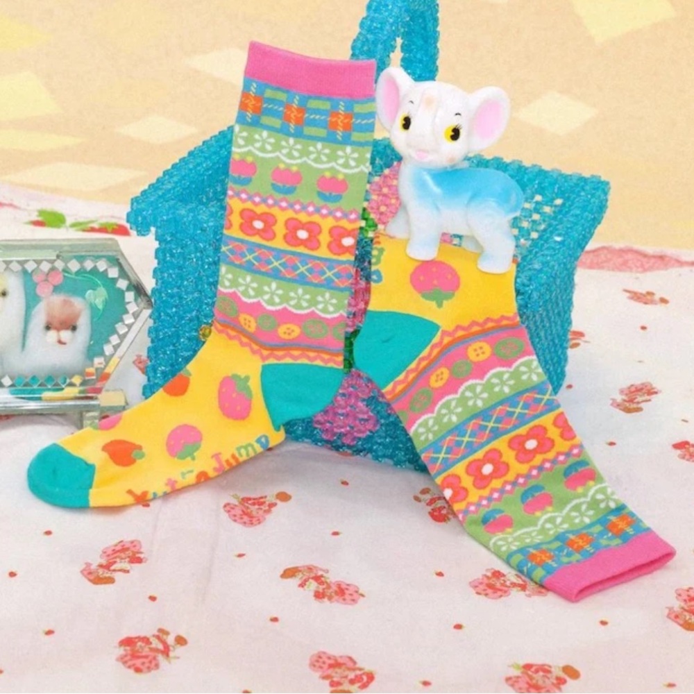 LutraJump“Striped Color Plaid Strawberry Contrast Color Middle SocksCottonSocks”
